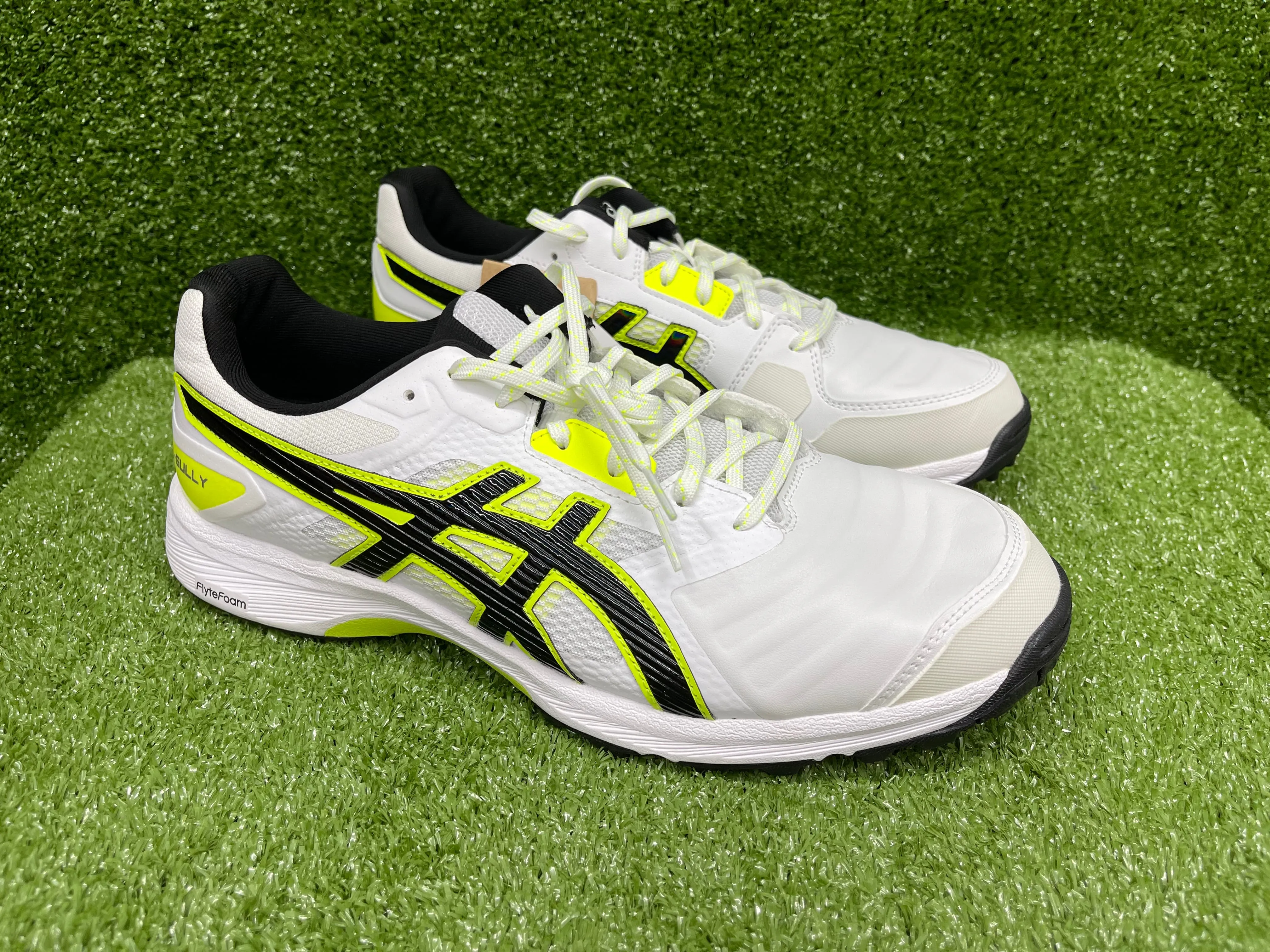 Asics GEL-GULLY 7 - White / Safety Yellow Cricket Metal Spike Shoes