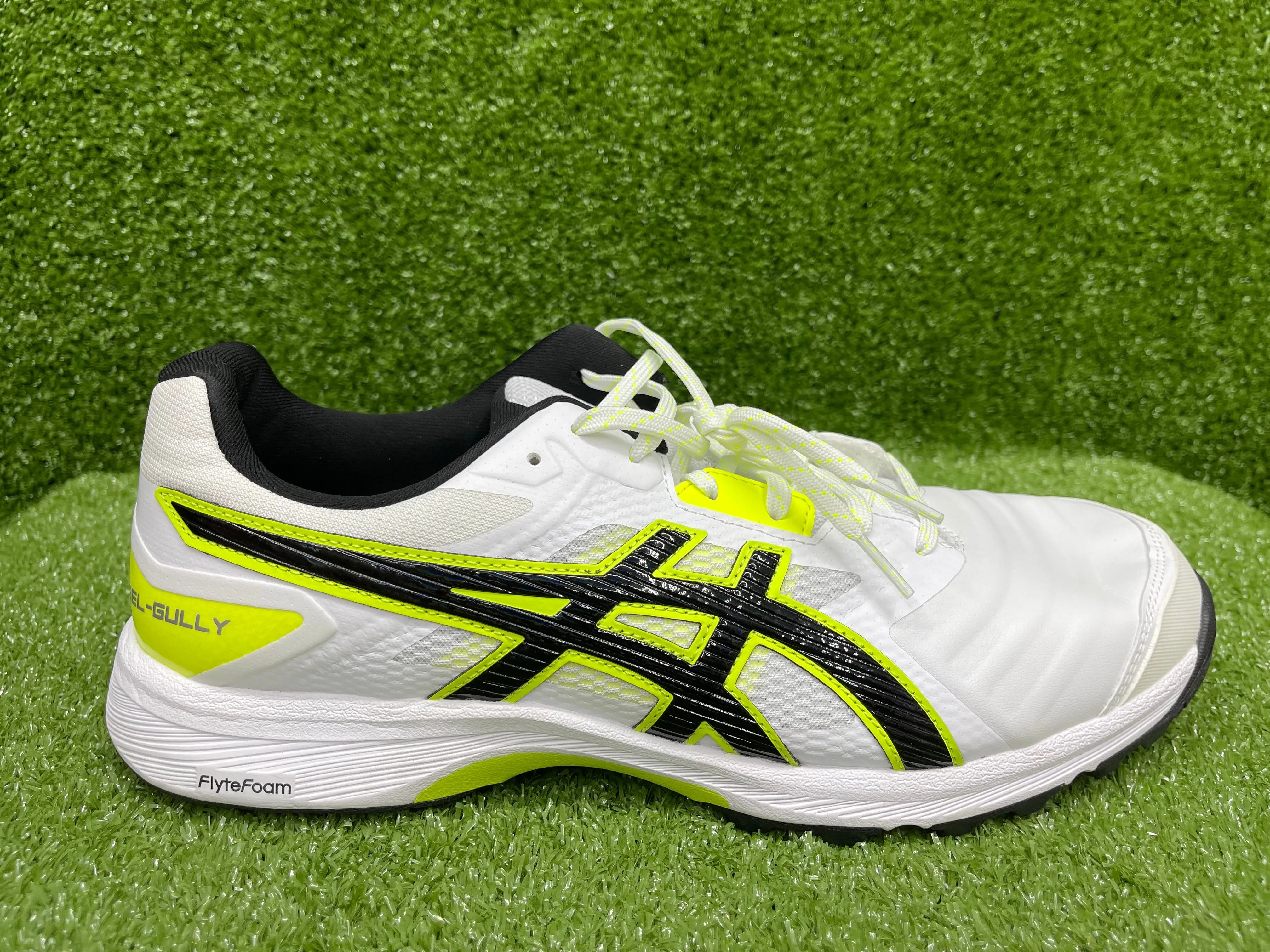 Asics GEL-GULLY 7 - White / Safety Yellow Cricket Metal Spike Shoes