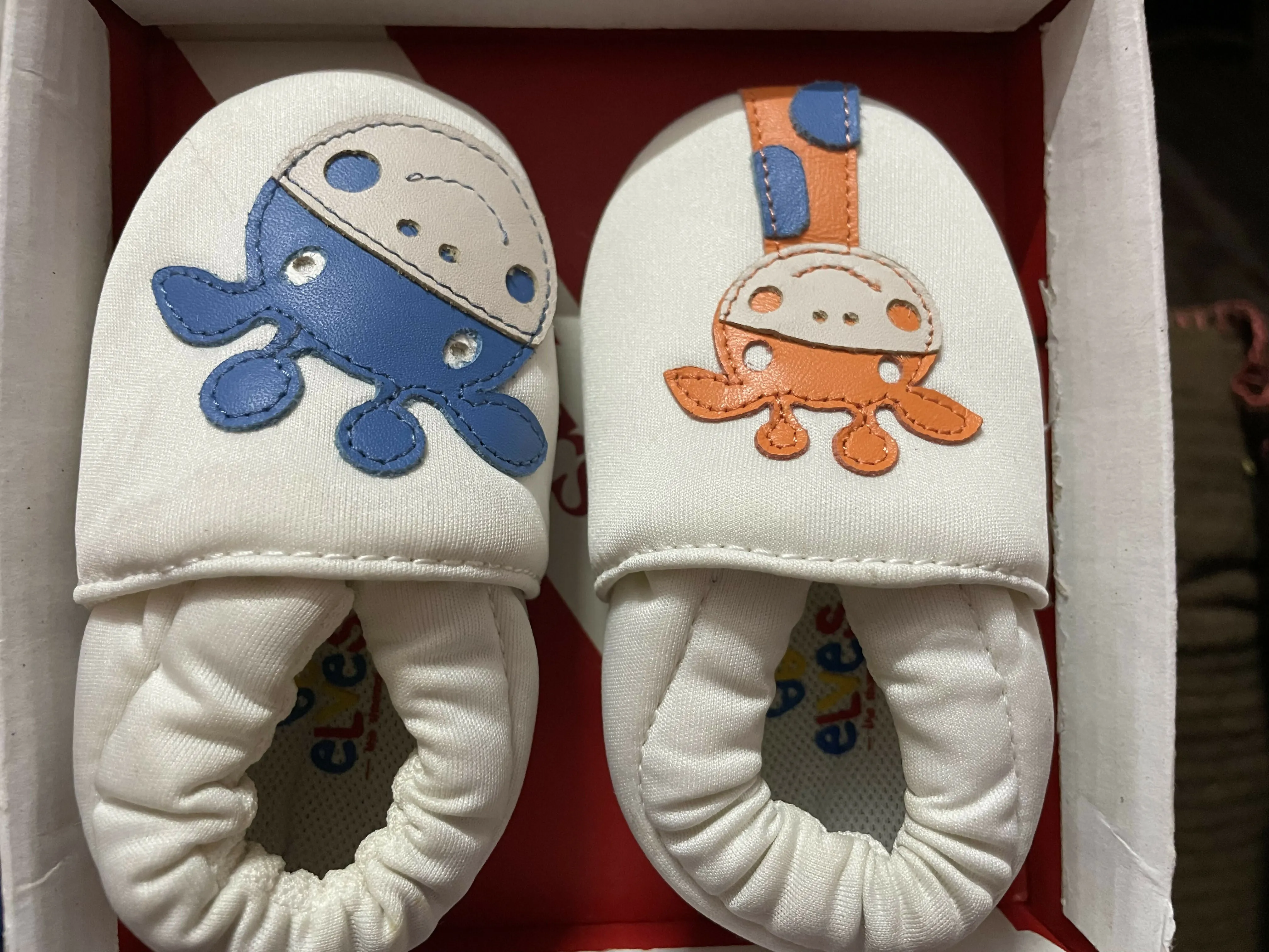 ELVES Baby giraffe cream shoes for newborn